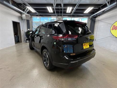 Used 2024 Nissan Rogue SV FWD image 3