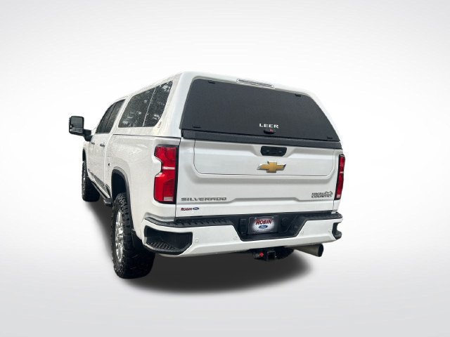 Used 2025 Chevrolet Silverado 2500 High Country w/ Technology Package AWD/4WD image 3