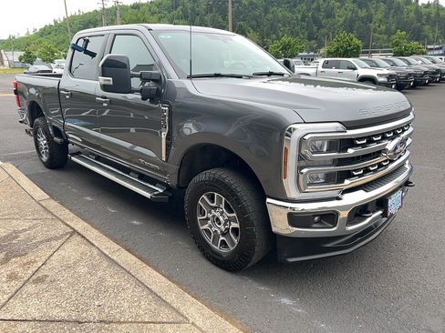 Used 2025 Ford F250 Lariat w/ FX4 Off-Road Package AWD/4WD image 3