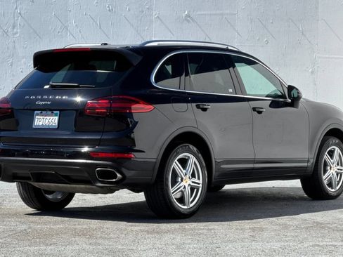Used 2016 Porsche Cayenne AWD/4WD image 3
