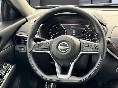 Used 2023 Nissan Altima 2.5 SV AWD/4WD image 14