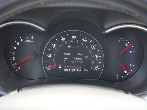 Used 2014 Kia Sorento SX w/ 3rd Row Package AWD/4WD image 22