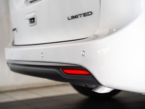 New 2026 Chrysler Pacifica Limited image 8