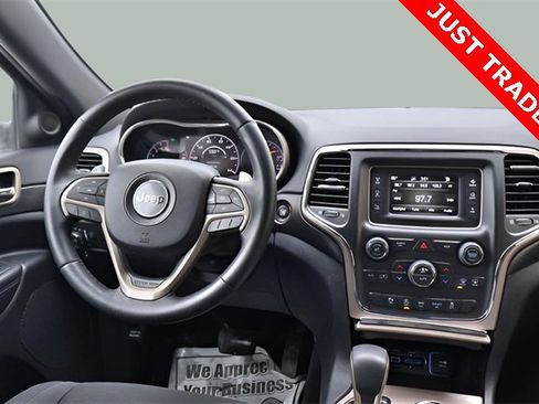 Used 2017 Jeep Grand Cherokee Laredo w/ Quick Order Package 23E image 9