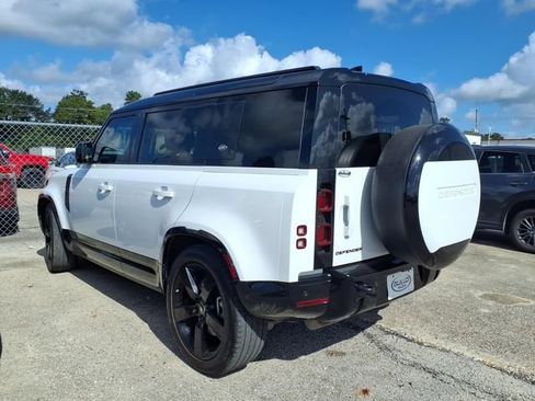 Used 2024 Land Rover Defender 110 X-Dynamic SE AWD/4WD image 4