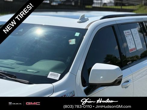 Used 2023 Chevrolet Suburban Z71 w/ Luxury Package AWD/4WD image 12