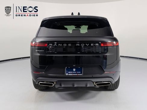 Used 2024 Land Rover Range Rover Sport SE AWD/4WD image 4