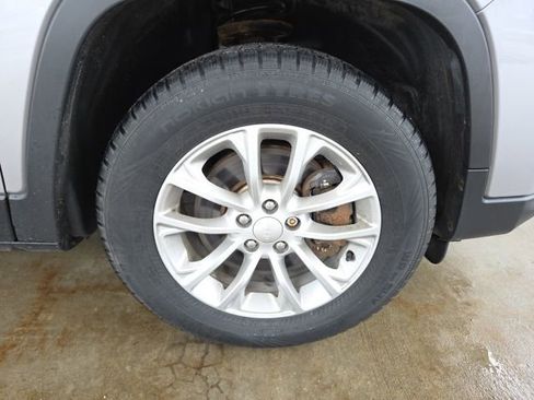 Used 2019 Jeep Cherokee Latitude w/ Comfort & Convenience Group image 70