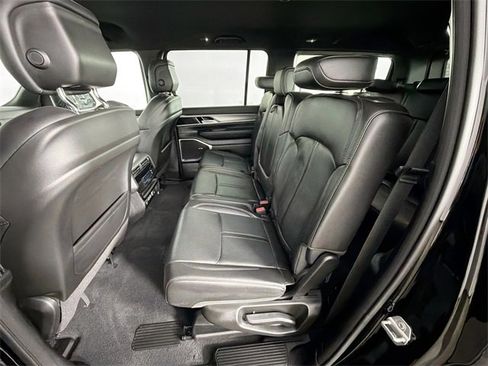 Used 2025 Jeep Wagoneer 4WD image 26