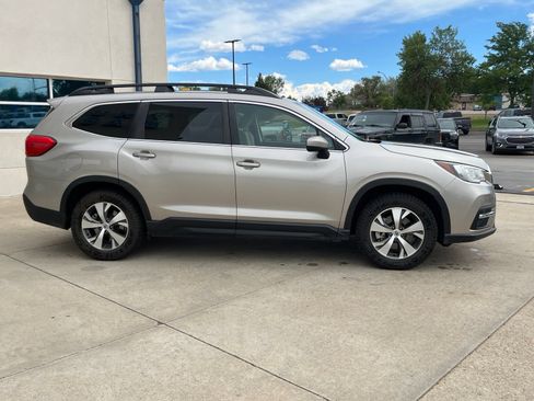 Used 2019 Subaru Ascent Premium AWD/4WD image 4
