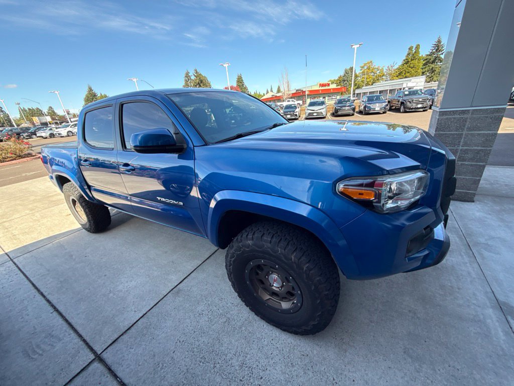 Certified 2017 Toyota Tacoma SR5 w/ Tow Package AWD/4WD image 4