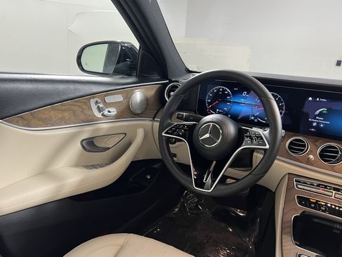 Used 2022 Mercedes-Benz E 350 Sedan image 10
