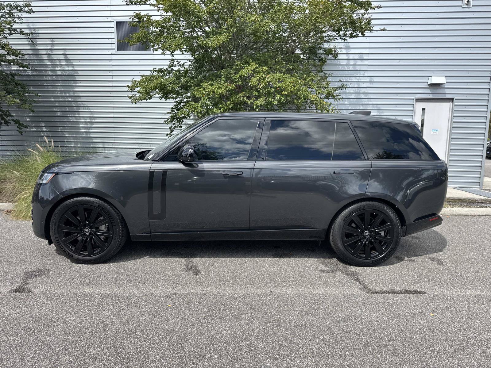 Certified 2023 Land Rover Range Rover Long Wheelbase SE AWD/4WD image 2