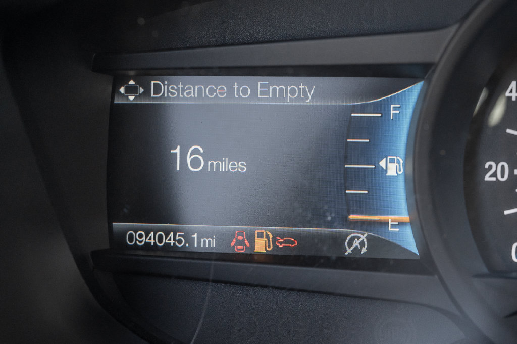 Used 2020 Ford Fusion SE FWD image 28