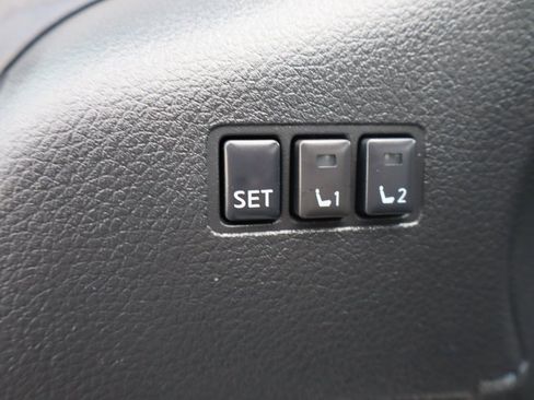 Used 2018 Nissan Rogue SV w/ Sun & Sound Touring Package image 27