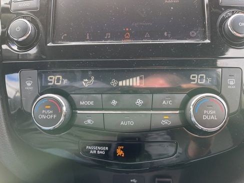 Used 2018 Nissan Rogue SV w/ Premium Package image 15