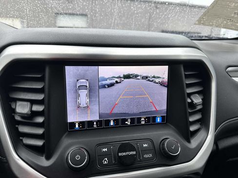 Used 2021 GMC Acadia SLT w/ Technology Package FWD image 20