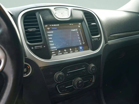 Used 2021 Chrysler 300 Touring L image 33