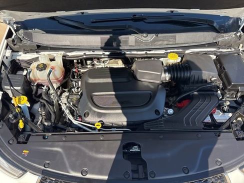 Used 2024 Chrysler Pacifica Touring-L image 20