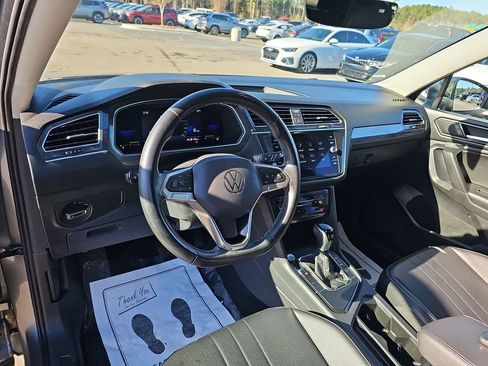 Used 2022 Volkswagen Tiguan SE image 20