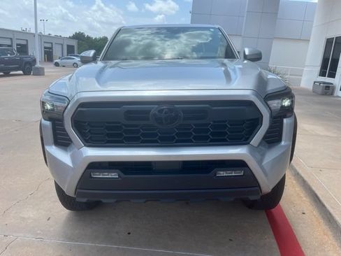 Used 2025 Toyota Tacoma TRD Off-Road AWD/4WD image 2