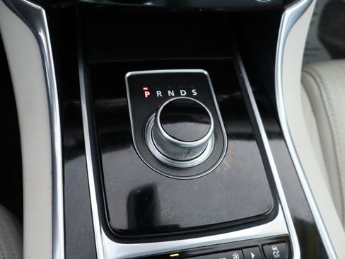 Used 2016 Jaguar XF Prestige image 21