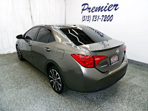 Used 2018 Toyota Corolla SE w/ SE Premium Package FWD image 4