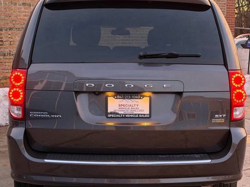 Used 2019 Dodge Grand Caravan SXT image 11