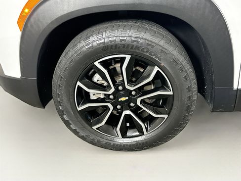 Used 2023 Chevrolet TrailBlazer ACTIV image 11