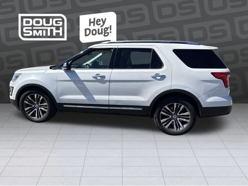 Used 2017 Ford Explorer Platinum AWD/4WD image 2