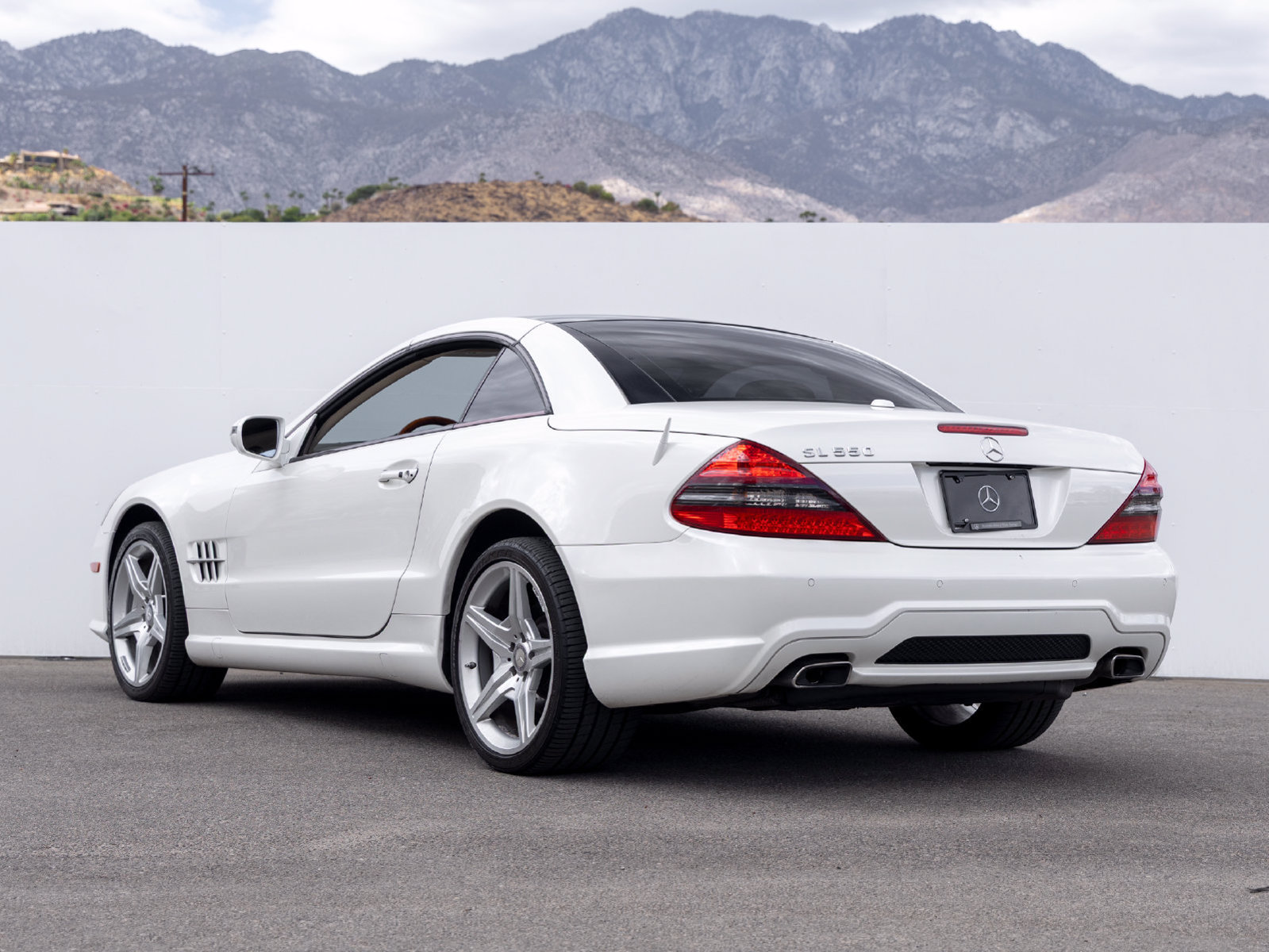 Used 2011 Mercedes-Benz SL 550 image 4