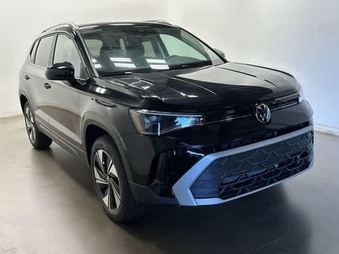 Used 2025 Volkswagen Taos SE AWD/4WD image 27