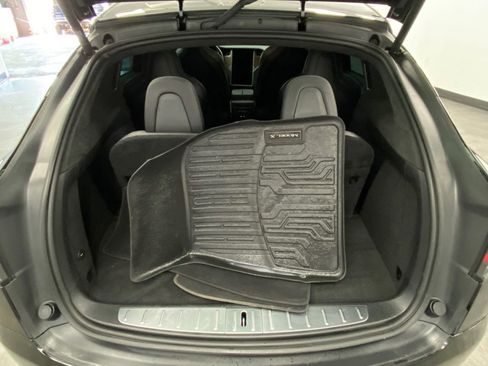 Used 2018 Tesla Model X 75D image 36