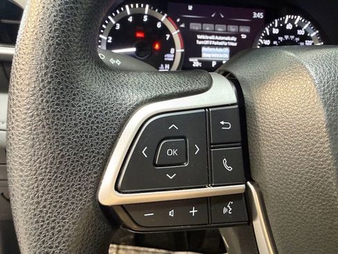 Used 2024 Toyota Highlander LE AWD/4WD image 26