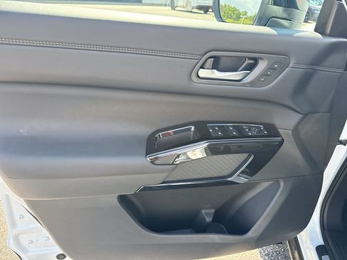 New 2026 Nissan Pathfinder Platinum AWD/4WD image 13