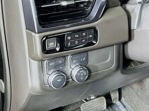 Used 2025 GMC Yukon AT4 image 9