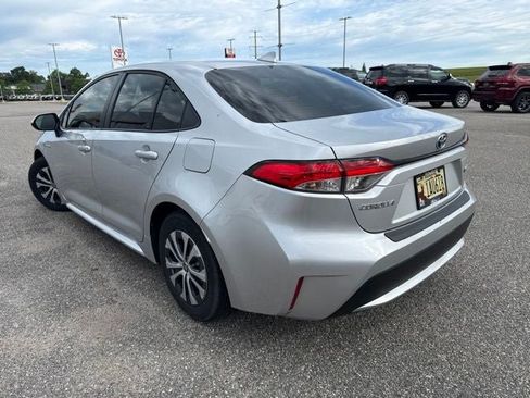 Used 2020 Toyota Corolla LE FWD image 3