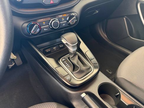 Used 2025 Kia Soul LX w/ LX Technology Package FWD image 39