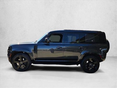 Used 2024 Land Rover Defender 110 X-Dynamic SE image 8