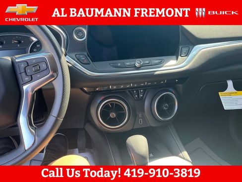 Used 2024 Chevrolet Blazer LT w/ Convenience Package FWD image 17