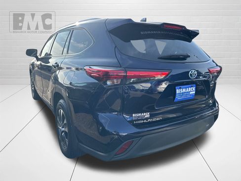 Used 2020 Toyota Highlander XLE image 6