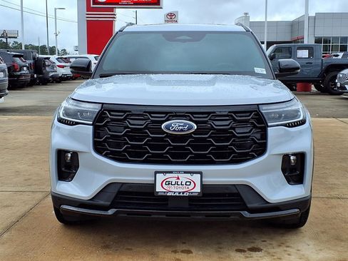 Used 2025 Ford Explorer Platinum w/ Ultimate Package RWD image 4