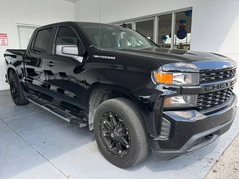 Used 2020 Chevrolet Silverado 1500 Custom w/ Custom Value Package AWD/4WD image 3