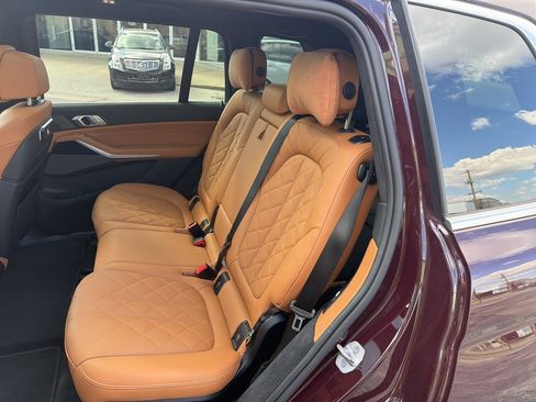 Used 2024 BMW X7 xDrive40i w/ Executive Package image 21