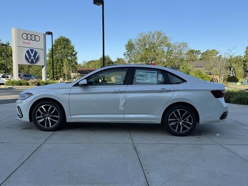 New 2025 Volkswagen Jetta SE image 13