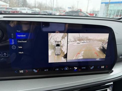 New 2026 Chevrolet Traverse LT w/ Sun and Wheel Package image 21