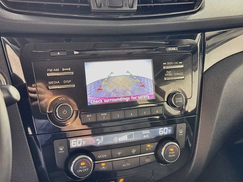 Used 2017 Nissan Rogue Sport SV w/ SV All-Weather Package AWD/4WD image 16