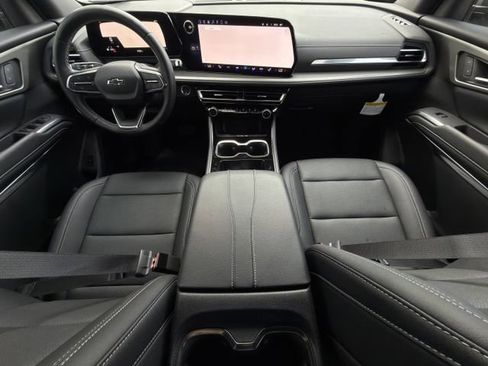 Certified 2025 Chevrolet Traverse LT w/ Midnight/Sport Edition image 9