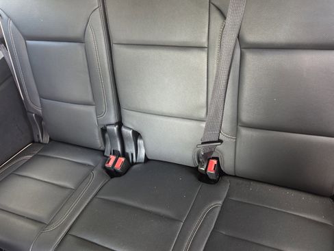 Used 2023 Chevrolet Suburban Premier image 5