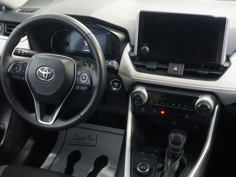 Used 2023 Toyota RAV4 XLE AWD/4WD image 29